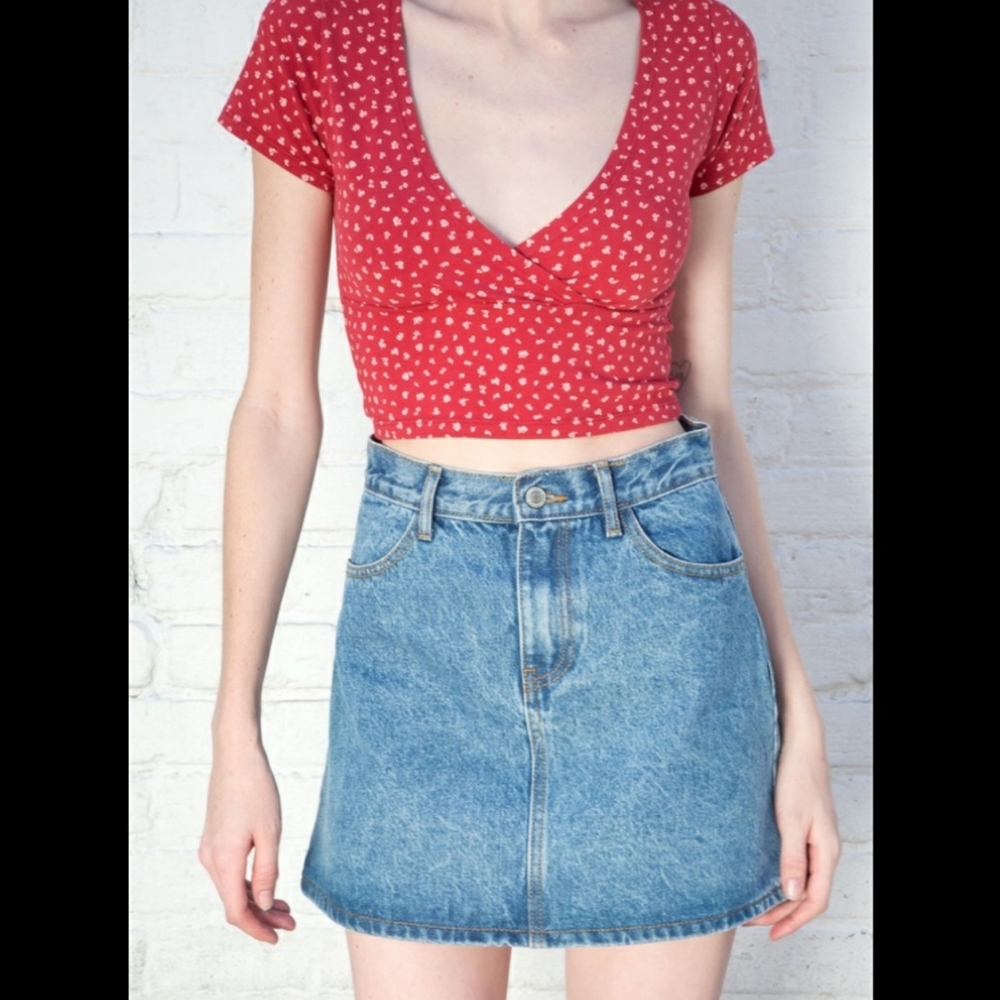 Brandy Melville Amara crop top